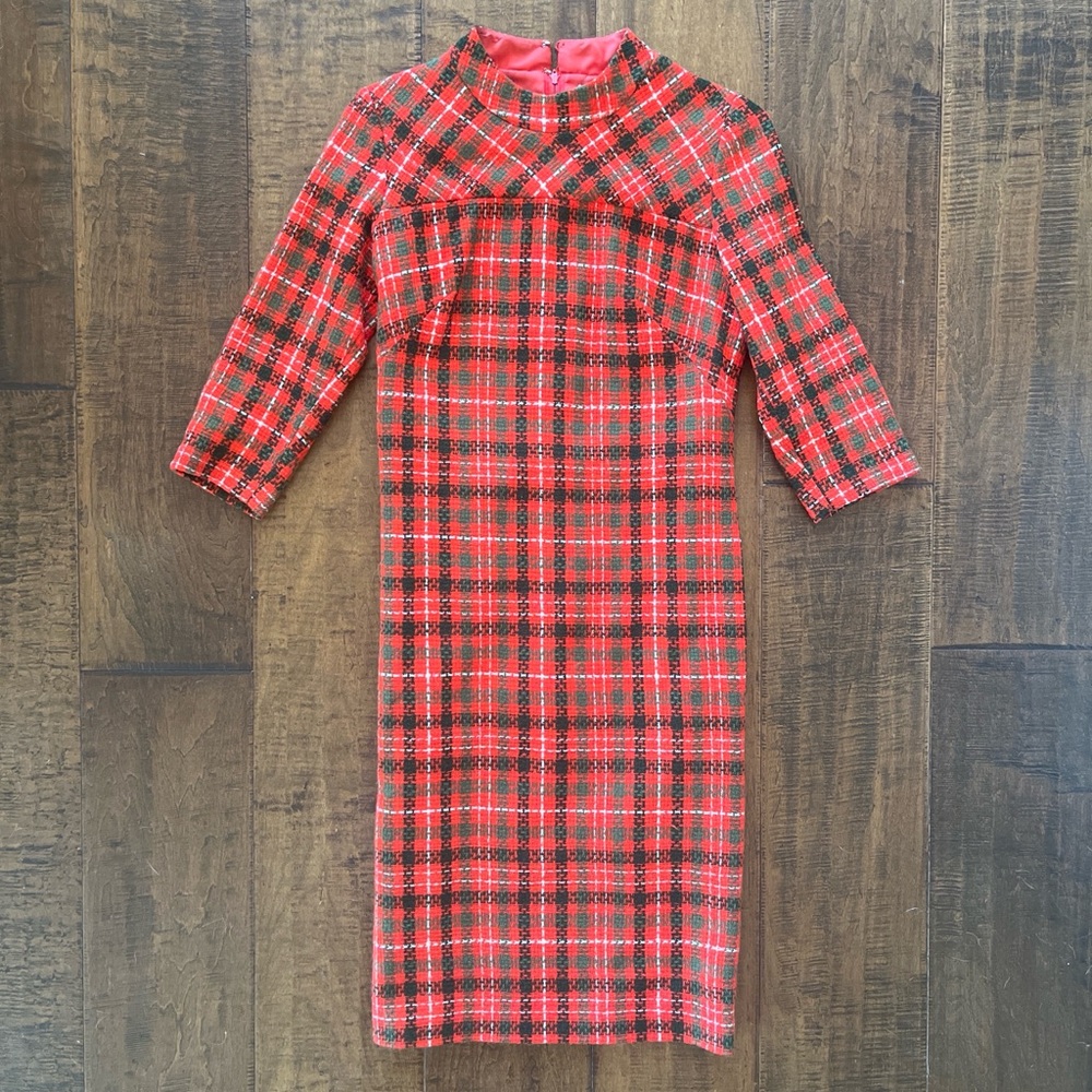 Adorable vintage red plaid wool midi dress with 3/4 sleeves, zipper back. - Picture 1 of 7